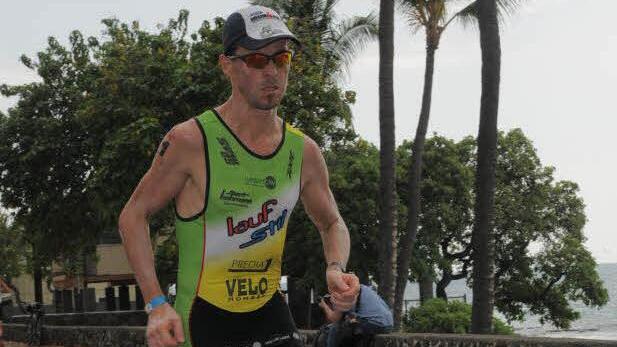 Strapazen auf Asphalt: Markus Unsleber unterwegs auf der Marathonstrecke. Das Ziel auf dem Ali'i Drive in Kona erreichte der 39-Jährige mit der Gesamtzeit von 10:10:10 Stunden. Foto: privat