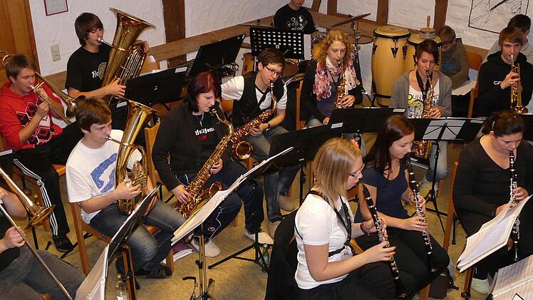 Bei den Proben des Musikvereins Wallenfels wird deutlich, dass viele Jugendliche bereits integriert sind. Foto: MV Wallenfels