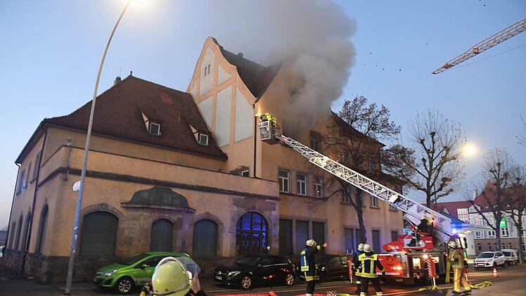 In der Lichtenhaidestraße in Bamberg hat es am Silvesterabend gebrannt.  Foto: Ronald Rinklef
