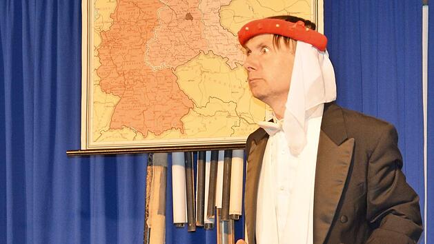 Christoph Ackermann als Clotilde in der Zehn Pfennig Oper Foto: p