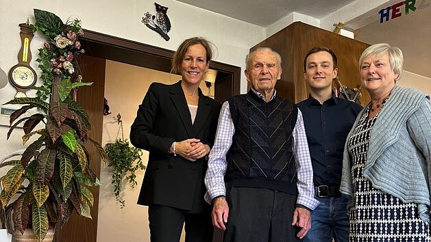 Stadt Hof gratuliert Walter Wolfrum pers&ouml;nlich zum 100. Geburtstag