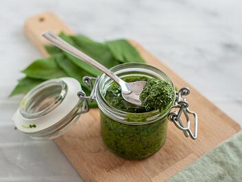 spinat-baerlauch-pesto.jpg