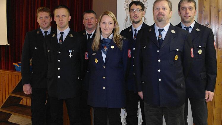 Der Vorstand des neuen Feuerwehrvereins (von links): Jürgen Müller, Markus Bug, Ralf Hornung, Verena Vogler, Christoph Möller, Georg Schneider und Roland Kraus. Auf dem Bild fehlt der stellvertretende Vorsitzende Steffen Kraus. Foto: Stephanie Elm