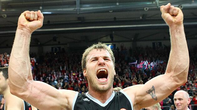 Anton Gavel lässt nach einer kraftraubenden Partie die Emotionen raus. Fotos: sportpress