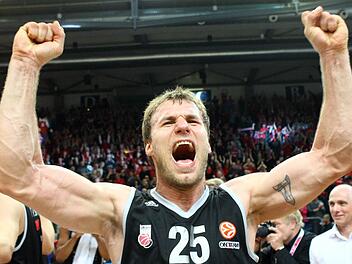 Anton Gavel lässt nach einer kraftraubenden Partie die Emotionen raus. Fotos: sportpress