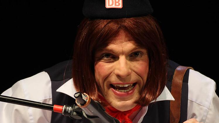 Auch im 60. Jahr ein Knaller war die Prunksitzung des Ebermannstadter Elferrats. Im Bild: Jochen Schaible als "Bahnbegleiterin" Fotos: fra-press