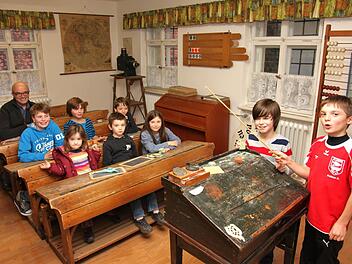 Im Heimatmuseum, so auch im alten Klassenzimmer gibt es viel zu entdecken. Im Rahmen des Ferienprogramms finden dort Kinderführungen statt.  Foto: Archiv/Will