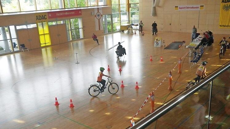 Die Teilnehmer absolvierten einen Parcours.  Foto: Christa Nürnberger