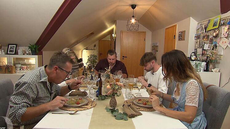 An Tag 4 trifft sich die W&uuml;rzburger "Dinner"-Runde bei Florian in R&uuml;denhausen.