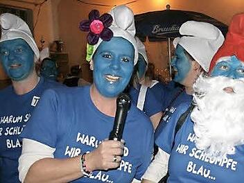 Die Schlümpfe beim Altweiberfasching in Premich  Foto: Gabriele Sell
