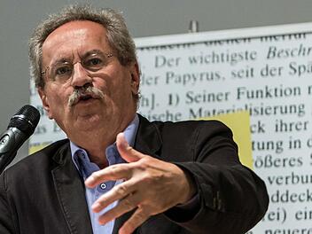 "Die Alternative oder: Macht endlich Politik!": Christian Ude stellte sein neues Buch in Coburg vor. Foto: Jochen Berger