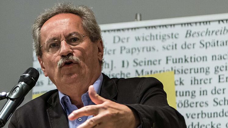 "Die Alternative oder: Macht endlich Politik!": Christian Ude stellte sein neues Buch in Coburg vor. Foto: Jochen Berger