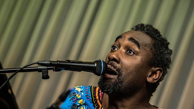 Daktarimba begeisterte in Coburg: Njamy Sitson. Foto: Jochen Berger