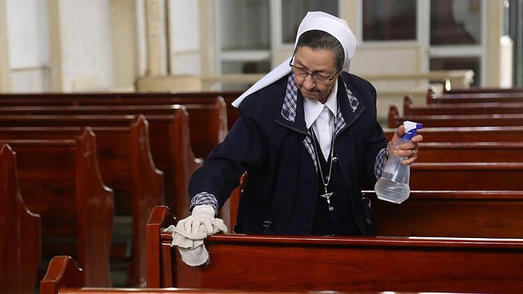 Auch für Gottesdienste gibt es aufgrund des Coronavirus viele Absagen und Sonderregelungen. Foto: Camila Diaz/colprensa/dpa