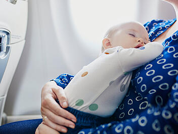 Reisen, Baby, Kleinkind, Flugzeug, Flieger, Fliegen, Urlaub, Familie