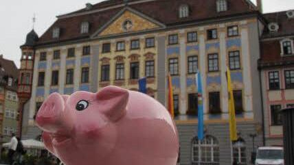 Wo soll die Stadt sparen? Die sieben OB-Kandidaten hatten durchaus Vorschläge - aber um das Defizit auszugleichen, werden diese Ideen nicht reichen.