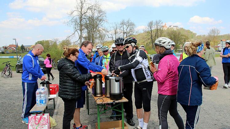 Die Initiative Rodachtal hat mit dem fünften Anradeln offiziell die Radsaison 2017 eingeläutet. Foto: Bettina Knauth