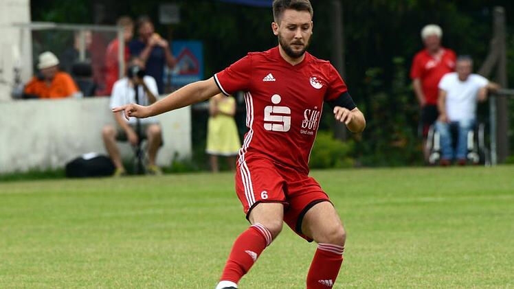 Licht und Schatten zeigte der FC Coburg um Kapit&auml;n Eric Heinze in seinem ersten Heimspiel.  Foto: Dirk Meier/Archiv