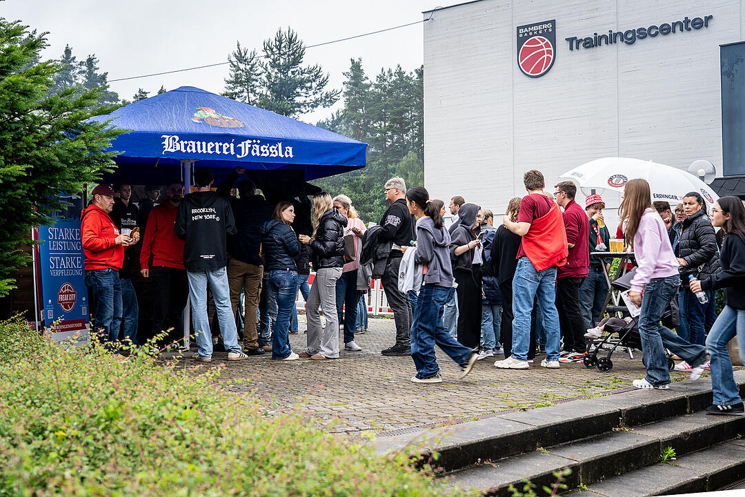 Freak City feiert seine Pokal-Helden.