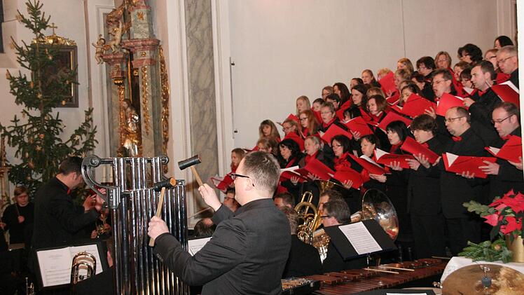 Blech trifft auf Chorgesang.