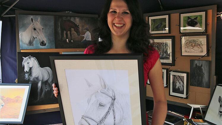 Anja Hofstätter strotzt vor Kreativität: sie schreibt nicht nur Romane sondern malt schon seit ihrer Kindheit Bilder.