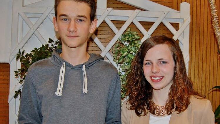 Als Sportler des Jahres wurden Steven Schultz (Schützenverein Bavaria Thulba) und Annika Kirchner (TSV Bad Kissingen) ausgezeichnet.  Foto: Sigismund von Dobschütz