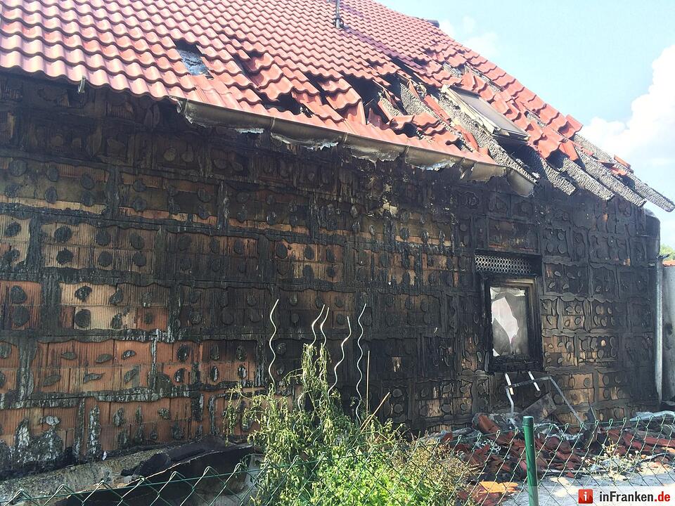 Wohnhausbrand in Allersberg forder drei Verletzte