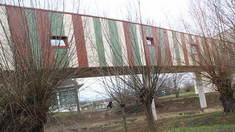 Der Bademantelgang zwischen Kurhotel und Therme  Foto: Matthias Einwag