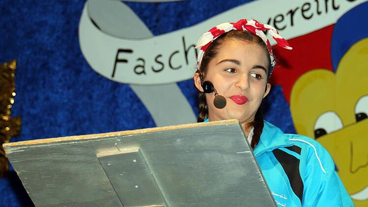 Von der Kinderprinzessin des Vorjahres zur Büttenrednerin: Nele Müller. Foto: Bettina Knauth