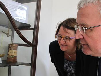 Es geht um das Gleichgewicht: Prof. Klaus Reder und Dr. Birgit Speckle wollen die Unterfränkischen Kulturtage bewusst regional halten, um die Arbeit der Heimatpfleger vor Ort zu stärken. Foto: Ulrike Müller