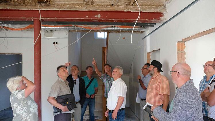 Besichtigung des Rathausumbaues durch den Gemeinderat Fuchsstadt. Fotos: Gerd Schaar