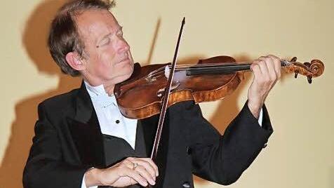 Wenn Michael Grube seine Amati-Geige ansetzt, verschmilzt er mit dem Instrument. Foto: Sonja Adam