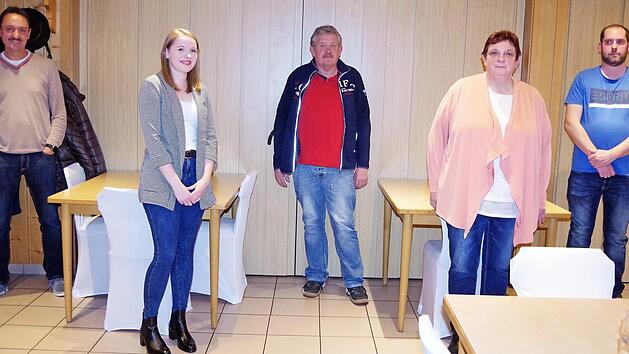 Die neue F&uuml;hrungsmannschaft des Musikvereins mit (von links) Zweitem Kassier Jens Wachter, Schriftf&uuml;hrerin Nina Geiger, Erstem Kassier Stefan Gerber, Erster Vorsitzender Andrea Baierlipp und Zweitem Vorsitzenden Stefan Fischer. Foto: Heike Sch&uuml;lein