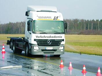Für den bayerischen Kurs bei der Fortbildung von Berufskraftfahrern hat der Geschäftsführer der Verkehrsakademie, Michael Möschel, kein Verständnis. Foto: Archiv/Verkehrsakademie.