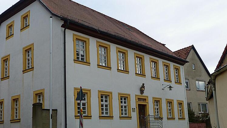 War früher mal Zentrum der Lokalpolitik: das Rathaus von Ebenhausen. Seit 1972 gibt es für Rottershausen, Eltingshausen, Ebenhausen und Oerlenbach nur eine Verwaltung, nur einen Gemeinderat und einen gemeinsamen Bürgermeister.