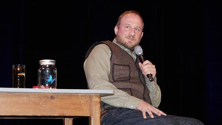 Philip Simon bei seinem Auftritt beim 17. Kissinger Kabarettherbst im Bad Kissinger Kurtheater.  Foto: Sigismund von Dobschütz