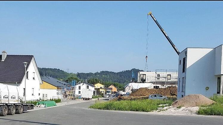 In Marktrodach besteht eine starke Nachfrage nach Bauland. In den vergangenen Jahren wurden vier Baugebiete ausgewiesen beziehungsweise erweitert. Im Bild: Baugebiet Bühl IV.  Foto: Gemeinde