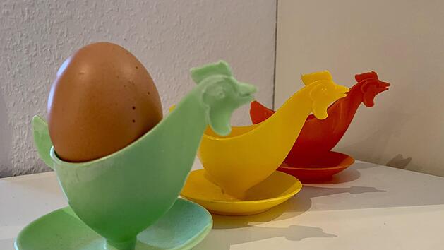 Redakteurin Annett Lüdeke nutzt noch heute die DDR-Eierbecher in der Küche. Foto: Annett Lüdeke