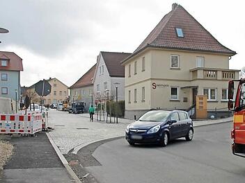 Der aus der Goethe- in die Bahnhofstraße abbiegende Autofahrer hat Vorfahrt gegenüber Fahrzeugen, die in die Altstadt möchten.  Fotos: Andreas Schmitt