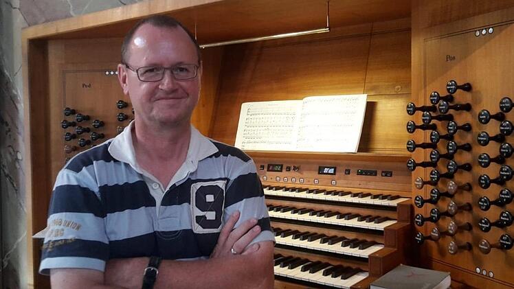 Georg Hagel wird die Orgel im „Dom des Frankenwaldes“ spielen und die Ausbildungsmöglichkeiten vorstellen.