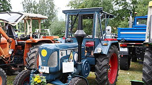 Oldtimer, US Cars, Traktoren und Motorräder.