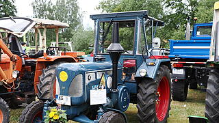 Oldtimer, US Cars, Traktoren und Motorräder.