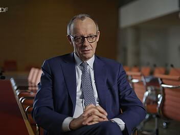 Friedrich Merz sagt im ZDF über seine Schulden-Wende: "Ich persönlich bezahle das mit einem erheblichen Verlust auch an Glaubwürdigkeit."