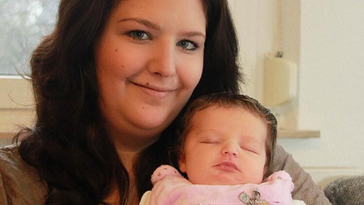 Zu den jüngsten Kulmbachern gehört die kleine Hannah Marie, die am 17. Dezember zur Welt gekommen ist. Zur Namenswahl für ihre Tochter sagt Mama Jessica Zapf: "Hannah hat uns gefallen - und Marie hieß meine Urgroßmutter". Foto: Katrin Geier