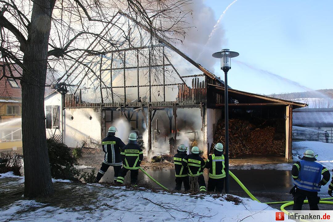 Kreis Coburg: Scheune in Grub am Forst steht in Flammen