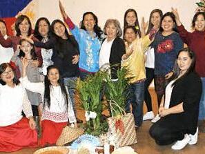 Die von den Philippinen stammenden Frauen aus Eltmann und Umgebung gestalteten das Programm zum Weltgebetstag. Foto: Sabine Weinbeer