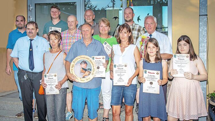 Die Vertreter der siegreichen Vereine bei der Ortsmeisterschaft