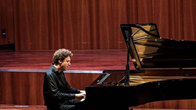 Impressionen vom Beethoven-Abend der Coburger Musikfreunde mit dem Pianisten Benjamin MoserFoto: Jochen Berger