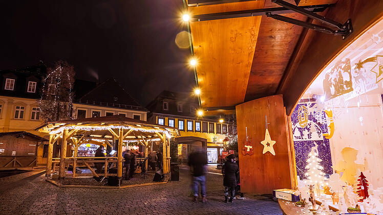 Lichtenfels: Stadt läutet Adventszeit ein - was die Besucher am Weihnachtsmarkt und Märchenwald erwartet