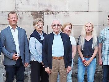 Der neue Vorstand (v.l.): Bezirksheimatpfleger G&uuml;nter Dippold, Dritter B&uuml;rgermeister Markus &Ouml;sterlein, Uwe Detsch (Kassenpr&uuml;fer), Lore Walker, Manfred Raum, Edith Karl, Odette Eisentr&auml;ger-Sarter, Udo Gellner, Dirk Eilers und Manfred Blinzler.